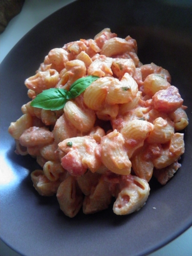 tomates,pates,basilic,ricotta,parmesan