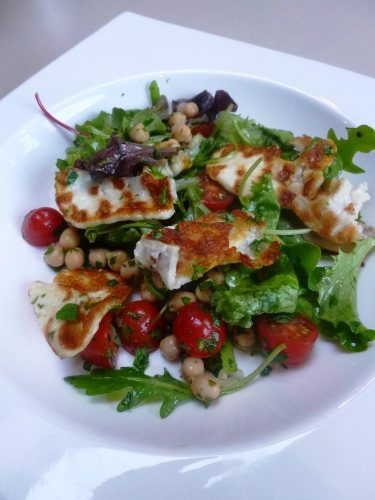 coriandre,olives,persil plat,roquette,tomates cerises,soja,pois chiches,huile d argan,tamari,haloumi