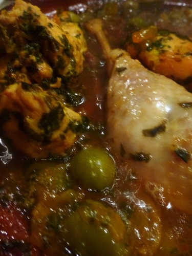 coriandre,poulet,gingembre,safran,olives violettes,citron confit au sel,courgette,dattes