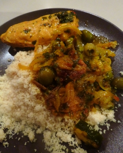 coriandre,poulet,gingembre,safran,olives violettes,citron confit au sel,courgette,dattes