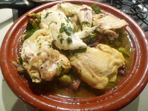 coriandre,poulet,gingembre,safran,olives violettes,citron confit au sel,courgette,dattes