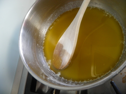 vinaigre de vin,echalottes,oeufs,beurre,estragon,cerfeuil,vin blanc