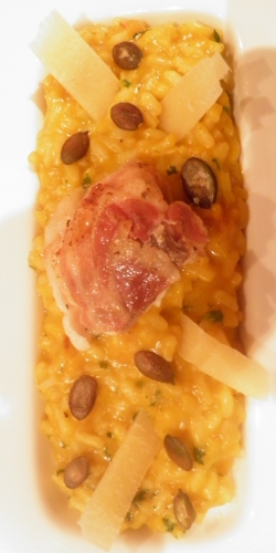 potiron,menthe,lotte,riz arborio,ric carnaroli,vin blanc,parmesan,graines de courge,pancetta,bouillon de volaille,bouillon de légumes,cannelle,muscade