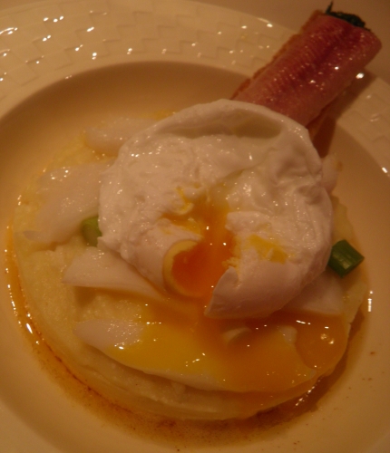 pommes de terre,bintjes,oeufs,anguille fûmée,lait battu,beurre,muscade,skrei,jeunes oignons,persil