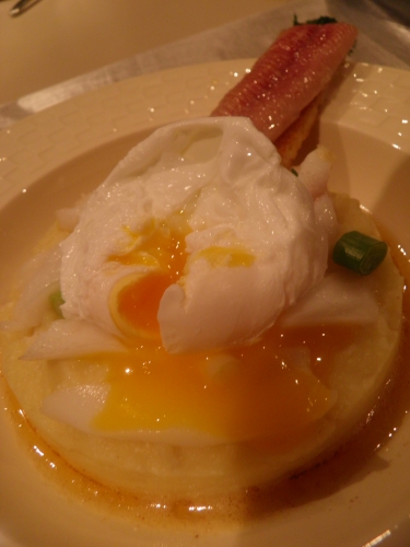 pommes de terre,bintjes,oeufs,anguille fûmée,lait battu,beurre,muscade,skrei,jeunes oignons,persil