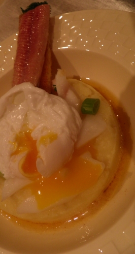 pommes de terre,bintjes,oeufs,anguille fûmée,lait battu,beurre,muscade,skrei,jeunes oignons,persil