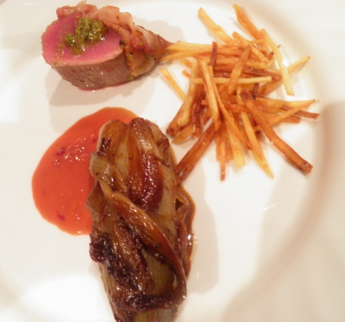 Solomillo, Filet Mignon de Porc, Porc, Speck, Speck Tirolien, Pistaches, Oranges Sanguines, Vinaigre de Vin Rouge, Gingembre, Vin Blanc Sec, Banuyls, Fond de Veau, Chicons, Chicons Pleine Terre, Bouillon de Volaille, Bintjes, Pommes de Terre