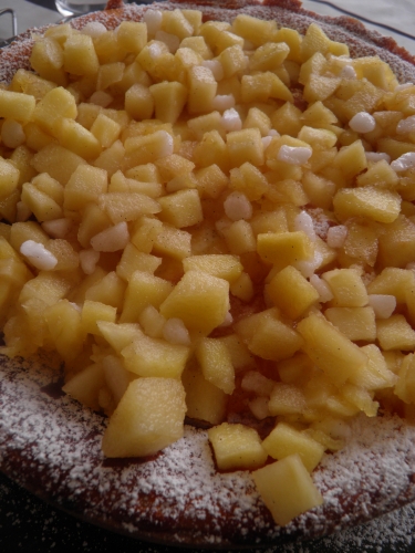 beurre,poudre d'amandes,sucre vanillé,vanille,sucre glace,mascarpone,maïzena,fromage blanc,pommes boscoop,sucre perlé,citron,oeufs