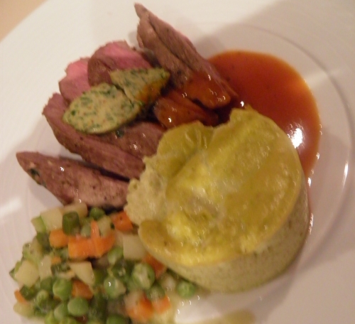 ail des ours,amandes,asperges vertes,parmesa,marjolaine,eau pétillante,agneau,romarin,carottes,courgette,petits pois,haricots verts,fond d'agneau,lard,vin blanc