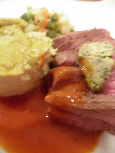 ail des ours,amandes,asperges vertes,parmesa,marjolaine,eau pétillante,agneau,romarin,carottes,courgette,petits pois,haricots verts,fond d'agneau,lard,vin blanc