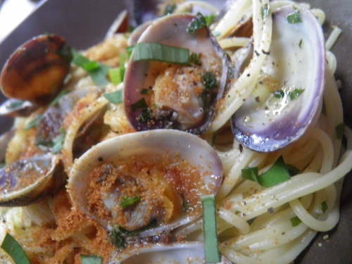 spaghetti,palourdes,coques,bottarga,persil,ail,ail des ours,vin blanc sec; safran