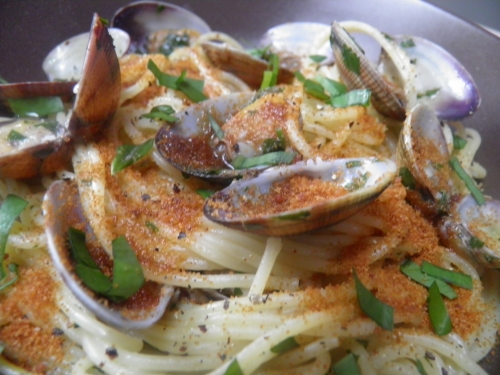 spaghetti,palourdes,coques,bottarga,persil,ail,ail des ours,vin blanc sec; safran