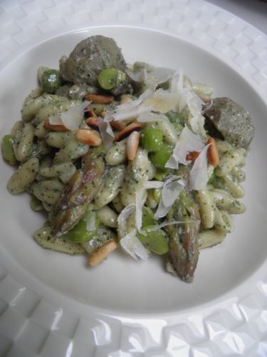 fenouil,anis etoilé,badiane,pâtes,cavatelli,artichauts,vin blanc,bouillon de volaille,coriandre,petits pois,fèves des marais,asperges vertes,ricotta,san pellegrino,pignons de pin,menthe,piments,parmesan