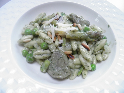 fenouil,anis etoilé,badiane,pâtes,cavatelli,artichauts,vin blanc,bouillon de volaille,coriandre,petits pois,fèves des marais,asperges vertes,ricotta,san pellegrino,pignons de pin,menthe,piments,parmesan