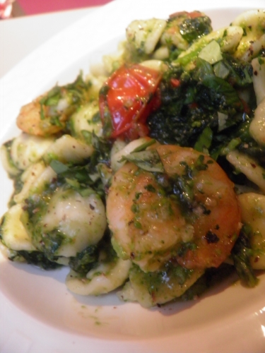 pâtes,orecchiette,chime de rapa,gambas,tomates cerises,basilic,chapelure,anchois,piment