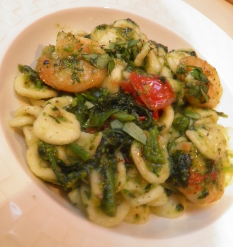 pâtes,orecchiette,chime de rapa,gambas,tomates cerises,basilic,chapelure,anchois,piment