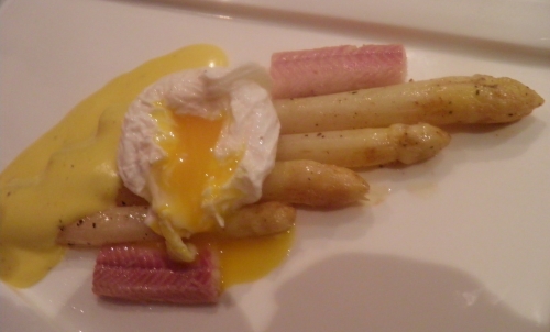 asperges,asperges blanches,anguille fûmée,oeufs,cayenne,beurre clarifié
