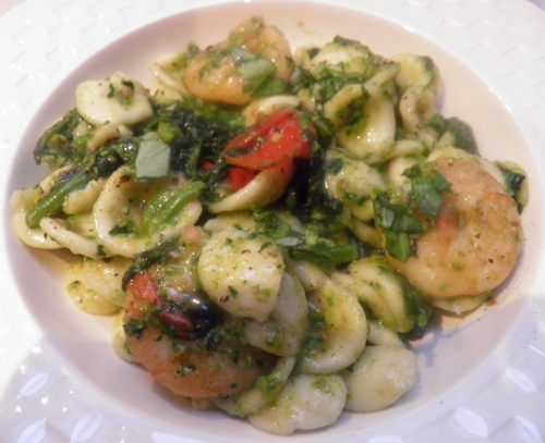 pâtes,orecchiette,chime de rapa,gambas,tomates cerises,basilic,chapelure,anchois,piment