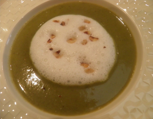 Pommes de Terre, Poireaux, Oseille, Bouillon de Volaille, Mascarpone, Huile de Noisettes, Noisettes