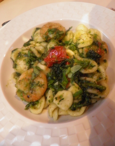 pâtes,orecchiette,chime de rapa,gambas,tomates cerises,basilic,chapelure,anchois,piment