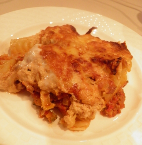 ¨pâtes,festonati,haché porc-boeuf,courgette,tomates,origan,câpres,anchois,paprika,ricotta,mozzarella,gruyère,parmesan,tomates confites,poivron rouge