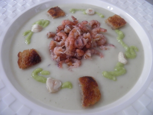 Pommes de Terre, Bintjes, Crevettes Grises, Noisettes, Petits Pois, Poireaux, Bouillon de Volaille, Crème Epaisse, Parmesan 