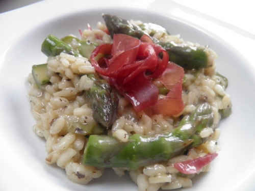 risotto,arborio,carnaroli,truffes noires,cèpes,champignons,asperges vertes,shery dry,fino,bresaola,parmesan,bouillon de volaille