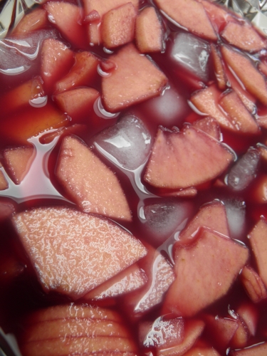 Girofle, Poivre, Cannelle, Gingembre, Jus d'Orange, Porto Rouge, Oranges, Citrons, Zestes, Vin Rouge, Cointreau, Brandy, Cognac, Vermouth, Pommes, Poires, Nectarines, Pêches, Muscade