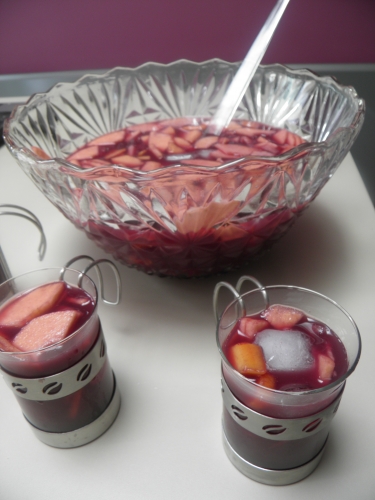 Girofle, Poivre, Cannelle, Gingembre, Jus d'Orange, Porto Rouge, Oranges, Citrons, Zestes, Vin Rouge, Cointreau, Brandy, Cognac, Vermouth, Pommes, Poires, Nectarines, Pêches, Muscade