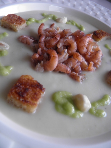 Pommes de Terre, Bintjes, Crevettes Grises, Noisettes, Petits Pois, Poireaux, Bouillon de Volaille, Crème Epaisse, Parmesan 