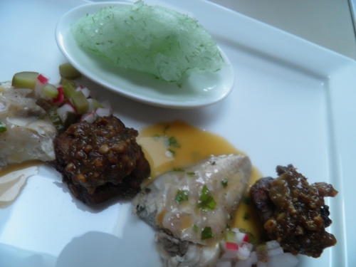 lard au jambon,lard,anis etoilé,girofle,romarin,carottes,poireau,gingembre,citron vert,orge malté,sauce soja,vinaigre de riz,mirin,huile de sésame,saké,maquereaux,pamplemousse rose,vinaigre de vin rouge,raifort,ketjap manis