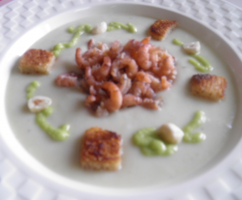 Pommes de Terre, Bintjes, Crevettes Grises, Noisettes, Petits Pois, Poireaux, Bouillon de Volaille, Crème Epaisse, Parmesan 