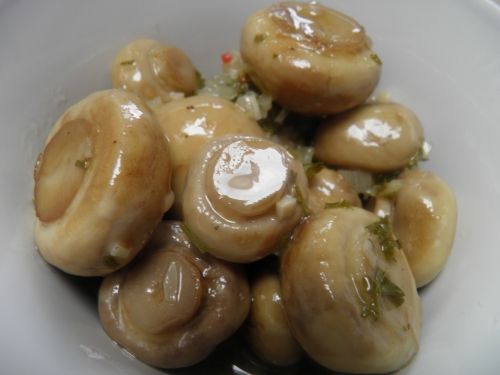 champignons de paris,vinaigre de vin blanc,vin blanc,piment,ciboulette,persil