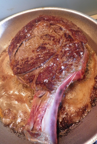 boeuf,côte à l'os,frites,queue de boeuf,moutarde violette de brives,echalotes,graisse d'oie,vinaigre à l'estragon