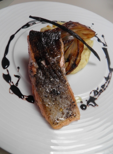 pommes de terre,chicons,vanille,vinaigre balsamique,sucre,beurre,lait,saumon,olives noires