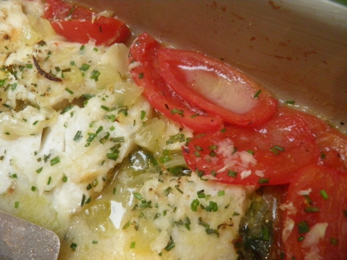 cabillaud,tomates,vin blanc sec,ciboulette,citron,oignons,chapelure,muscade