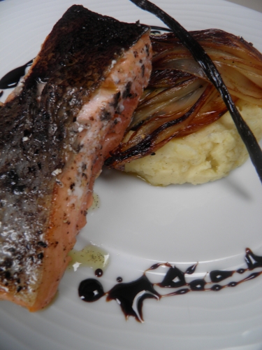 pommes de terre,chicons,vanille,vinaigre balsamique,sucre,beurre,lait,saumon,olives noires