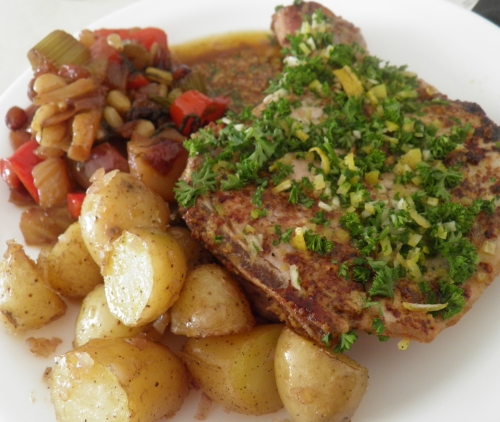 porc,grenailles,fenouil,poivron rouge,vinaigre balsamique,moutarde,tierentyn,citron,ail,persil,oignon rouge,pignons de pin,raisins secs,menthe,fleur de sel,echalotes