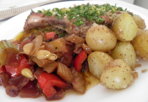 porc,grenailles,fenouil,poivron rouge,vinaigre balsamique,moutarde,tierentyn,citron,ail,persil,oignon rouge,pignons de pin,raisins secs,menthe,fleur de sel,echalotes