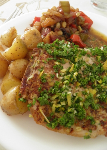 porc,grenailles,fenouil,poivron rouge,vinaigre balsamique,moutarde,tierentyn,citron,ail,persil,oignon rouge,pignons de pin,raisins secs,menthe,fleur de sel,echalotes