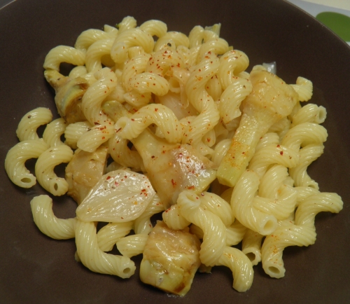 artichauts violets,poivrade,ail,pâtes,vin blanc sec,oignons nouveaux,piment d'espelette,thym