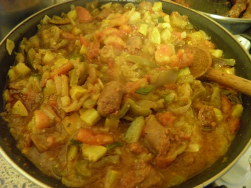 aubergines,courgettes,tomates,green zebra,poivron vert,piment vert doux,oignons,courgette jaune,poivron noir,courgette ronde,mélange d'epices regal du sud-ouest,vinaigre de cidre,purée de piment d'espelette,miel toutes fleurs,vin blanc sec,merguez