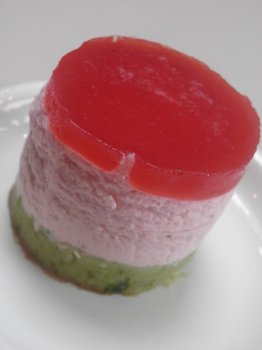 oeufs,sucre,farine,pâte de pistaches,pistaches d'iran,pistaches,poudre d'amandes,maïzena,crème,gélatine,fraises,gariguettes,maras des bois,citron