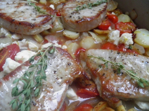 grenailles,porc,tomates cerises,vin blanc sec,bouillon de boeuf,feta,citron,thym