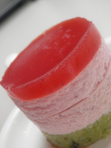 oeufs,sucre,farine,pâte de pistaches,pistaches d'iran,pistaches,poudre d'amandes,maïzena,crème,gélatine,fraises,gariguettes,maras des bois,citron