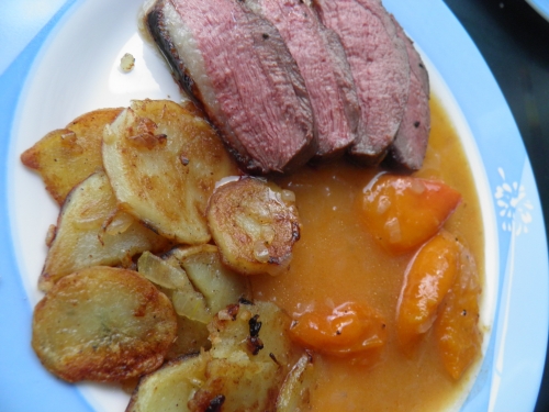magret de canard,canard,miel des landes,piment d'espelette,vin blanc,purée de piment d'espelette,pommes de terre,graisse de canard,abricots,vinaigre de cidre,5 épices,fond de volaille