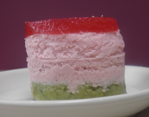 oeufs,sucre,farine,pâte de pistaches,pistaches d'iran,pistaches,poudre d'amandes,maïzena,crème,gélatine,fraises,gariguettes,maras des bois,citron