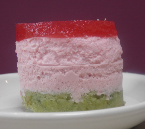 oeufs,sucre,farine,pâte de pistaches,pistaches d'iran,pistaches,poudre d'amandes,maïzena,crème,gélatine,fraises,gariguettes,maras des bois,citron