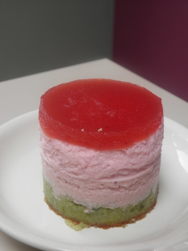 oeufs,sucre,farine,pâte de pistaches,pistaches d'iran,pistaches,poudre d'amandes,maïzena,crème,gélatine,fraises,gariguettes,maras des bois,citron