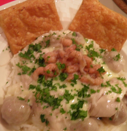 Poulet, Carotte, Poireau, Oignon, Céleri Vert, Oeufs, Citron, Haché de Porc, Porc, Pâte Feuilletée, Persil, Crevettes Grises, Girofle, Champignons, Muscade, Cayenne, Riz